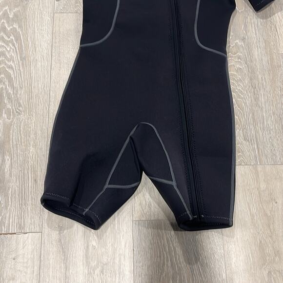 Hebto size small  surfing short wetsuit - Picture 3 of 13